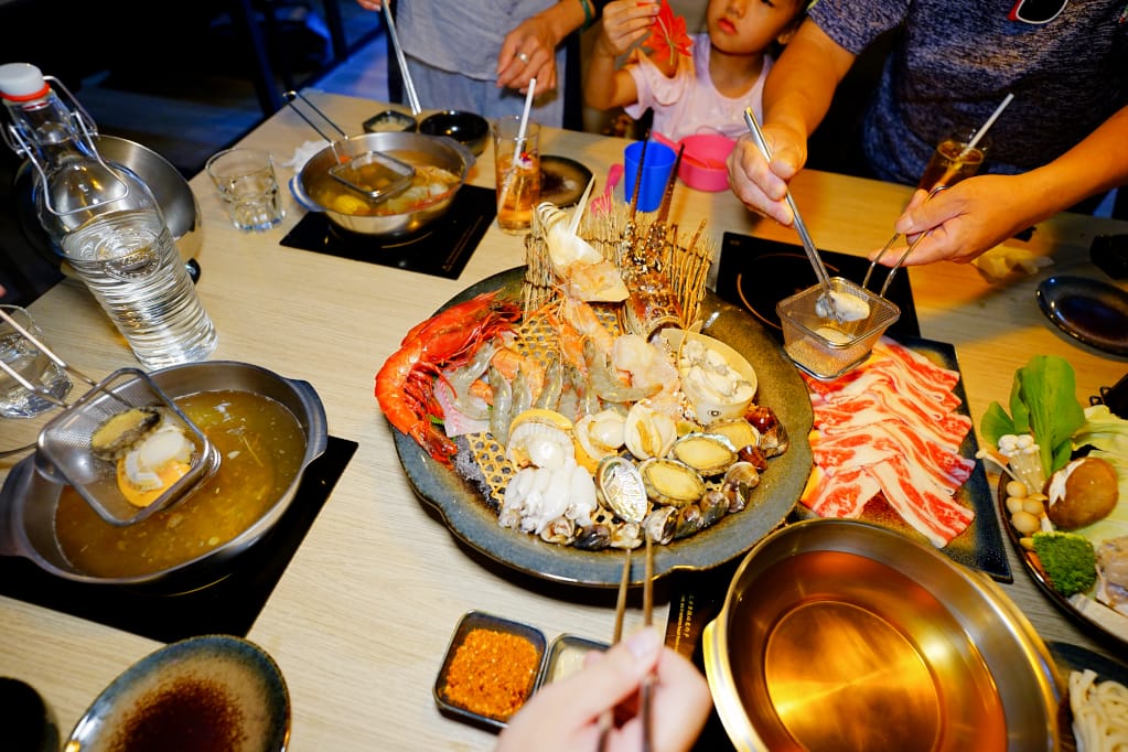 美食|桃園中壢 船饕海鮮精緻鍋物 超浮誇痛風海鮮盤、和牛 青埔必吃火鍋推薦!親子聚餐、寵物友善 - 第24張圖 美食|桃園中壢 船饕海鮮精緻鍋物 超浮誇痛風海鮮盤、和牛 青埔必吃火鍋推薦!親子聚餐、寵物友善
