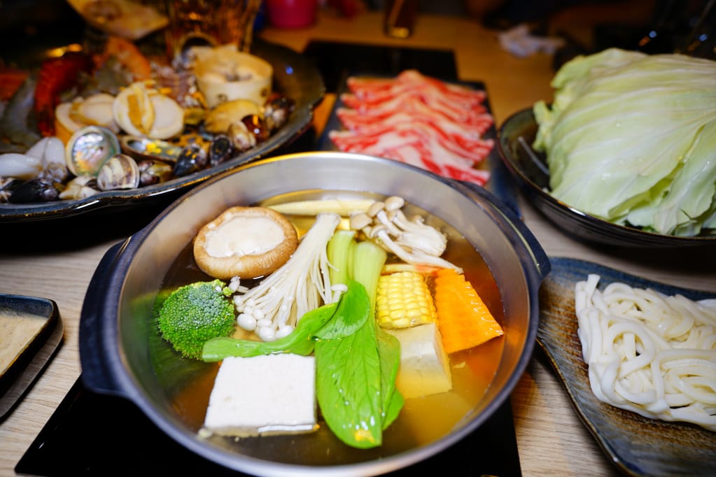 美食|桃園中壢 船饕海鮮精緻鍋物 超浮誇痛風海鮮盤、和牛 青埔必吃火鍋推薦!親子聚餐、寵物友善 - 第26張圖 美食|桃園中壢 船饕海鮮精緻鍋物 超浮誇痛風海鮮盤、和牛 青埔必吃火鍋推薦!親子聚餐、寵物友善