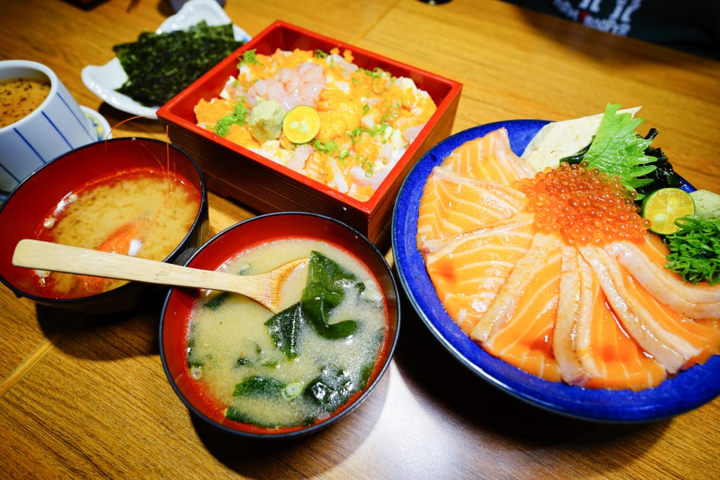 美食|桃園中壢 坐著做。海鮮丼飯專門店(威尼斯影城美食) 桃園最強海鮮丼飯推薦! - 第2張圖 美食|桃園中壢 坐著做。海鮮丼飯專門店(威尼斯影城美食) 桃園最強海鮮丼飯推薦!