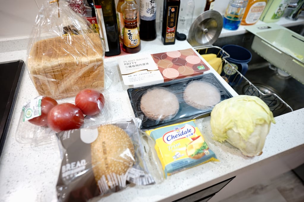 料理|三機食品 Sungift三機植物肉 植物肉懶人料理食譜-起司蛋漢堡、香菇滷肉、絞肉蕃茄炒蛋 - 第4張圖 料理|三機食品 Sungift三機植物肉 植物肉懶人料理食譜-起司蛋漢堡、香菇滷肉、絞肉蕃茄炒蛋