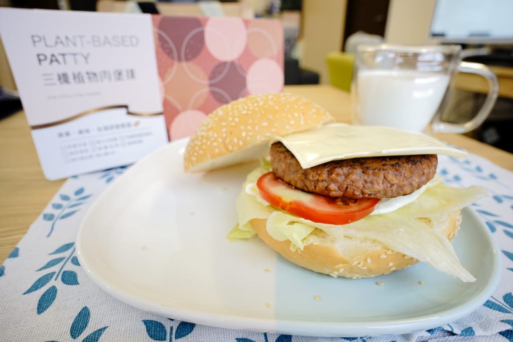 料理|三機食品 Sungift三機植物肉 植物肉懶人料理食譜-起司蛋漢堡、香菇滷肉、絞肉蕃茄炒蛋 - 第9張圖 料理|三機食品 Sungift三機植物肉 植物肉懶人料理食譜-起司蛋漢堡、香菇滷肉、絞肉蕃茄炒蛋
