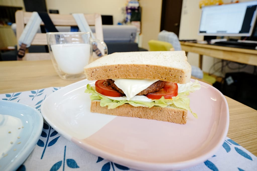 料理|三機食品 Sungift三機植物肉 植物肉懶人料理食譜-起司蛋漢堡、香菇滷肉、絞肉蕃茄炒蛋 - 第12張圖 料理|三機食品 Sungift三機植物肉 植物肉懶人料理食譜-起司蛋漢堡、香菇滷肉、絞肉蕃茄炒蛋