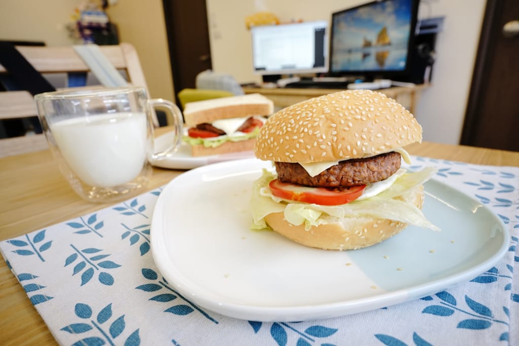 料理|三機食品 Sungift三機植物肉 植物肉懶人料理食譜-起司蛋漢堡、香菇滷肉、絞肉蕃茄炒蛋 - 第10張圖 料理|三機食品 Sungift三機植物肉 植物肉懶人料理食譜-起司蛋漢堡、香菇滷肉、絞肉蕃茄炒蛋
