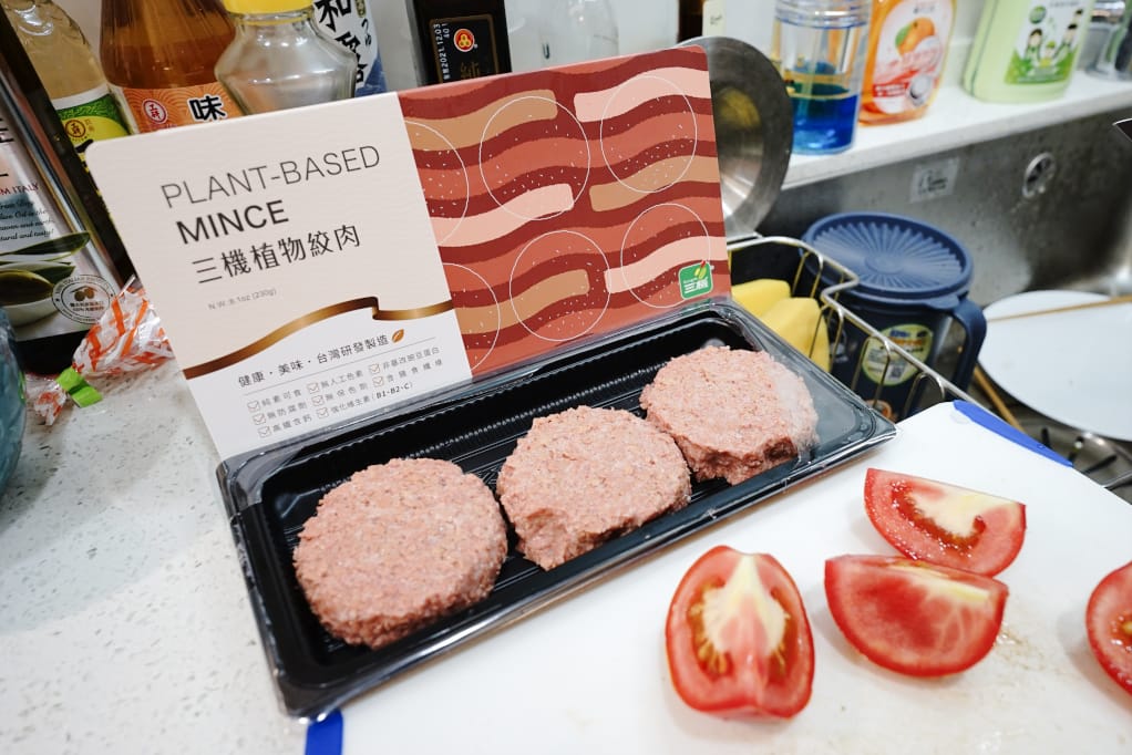 料理|三機食品 Sungift三機植物肉 植物肉懶人料理食譜-起司蛋漢堡、香菇滷肉、絞肉蕃茄炒蛋 - 第13張圖 料理|三機食品 Sungift三機植物肉 植物肉懶人料理食譜-起司蛋漢堡、香菇滷肉、絞肉蕃茄炒蛋