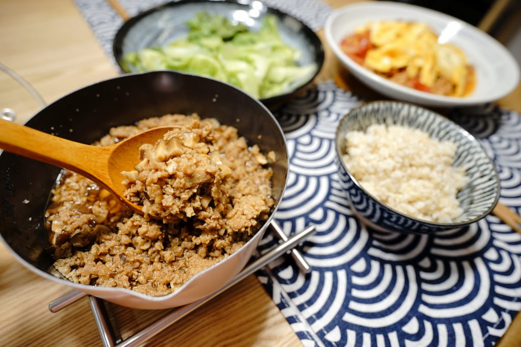 料理|三機食品 Sungift三機植物肉 植物肉懶人料理食譜-起司蛋漢堡、香菇滷肉、絞肉蕃茄炒蛋 - 第22張圖 料理|三機食品 Sungift三機植物肉 植物肉懶人料理食譜-起司蛋漢堡、香菇滷肉、絞肉蕃茄炒蛋