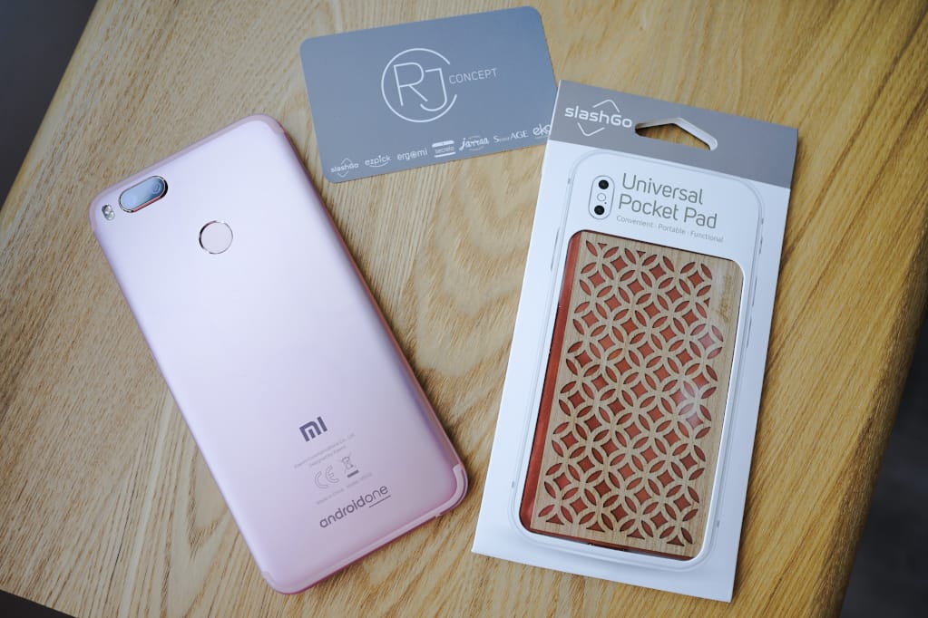 3C周邊｜RJ Concept 雅街嚴選 台灣設計 jarraa-木雕風復古窗花手機背貼卡夾