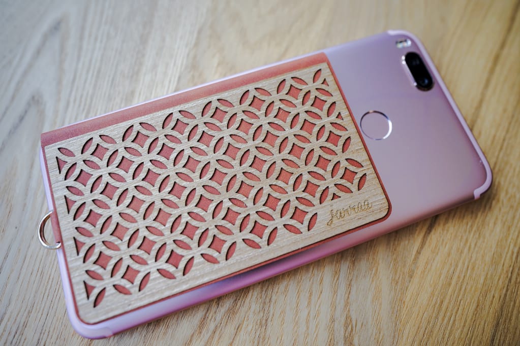 3C周邊｜RJ Concept 雅街嚴選 台灣設計 jarraa-木雕風復古窗花手機背貼卡夾