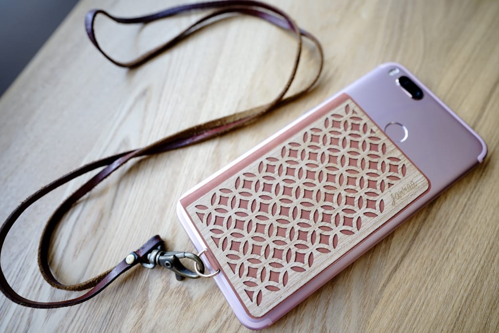 3C周邊｜RJ Concept 雅街嚴選 台灣設計 jarraa-木雕風復古窗花手機背貼卡夾