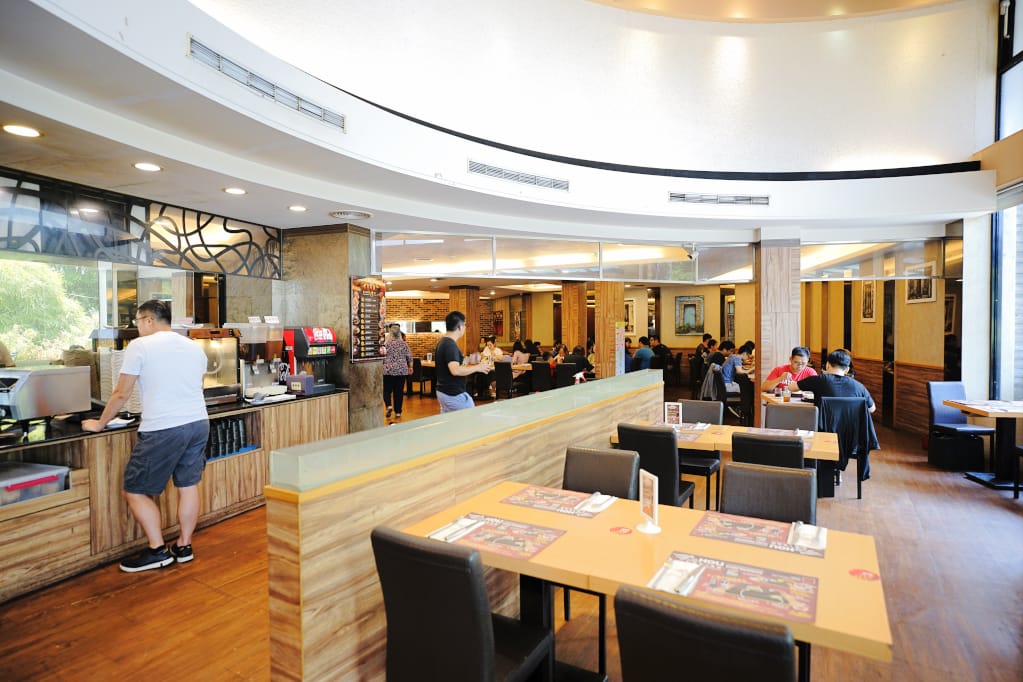 美食｜桃園中壢 吼牛排(中壢店) 爸氣海陸雙拼雙人套餐(父親節大餐)、全台唯一大胃王90盎司牛排挑戰