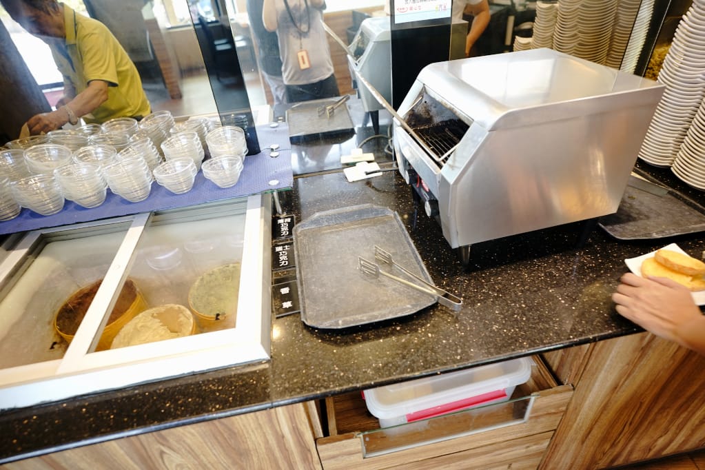 美食｜桃園中壢 吼牛排(中壢店) 爸氣海陸雙拼雙人套餐(父親節大餐)、全台唯一大胃王90盎司牛排挑戰