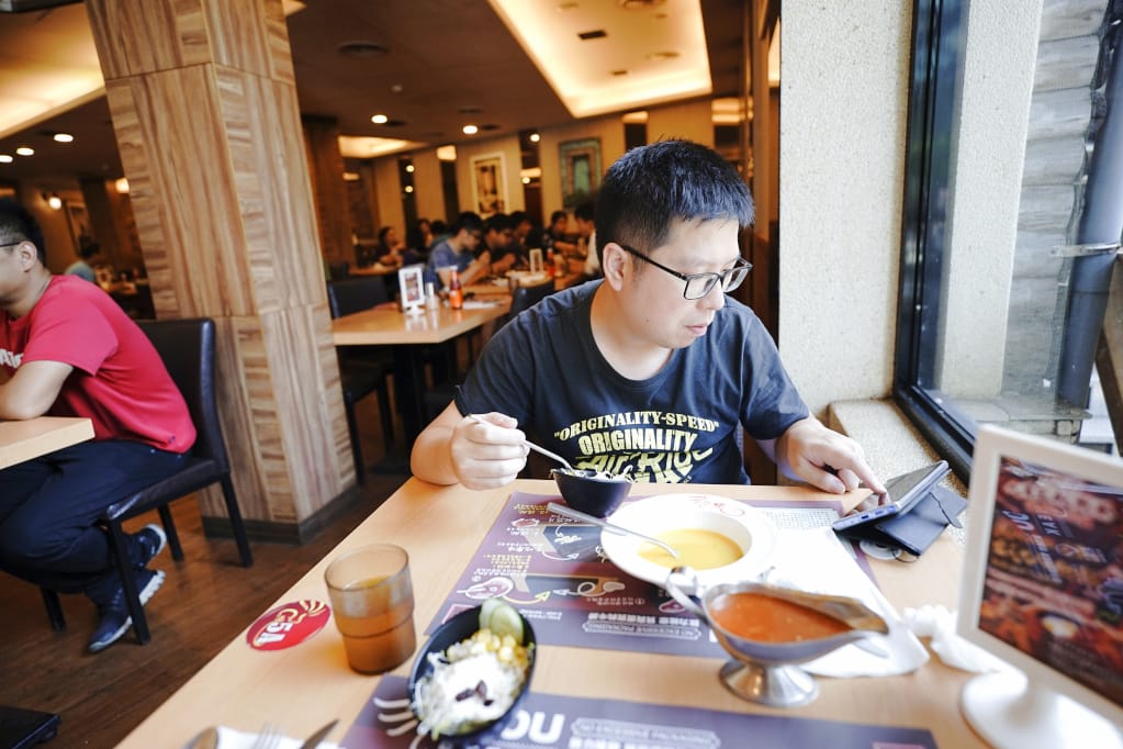 美食｜桃園中壢 吼牛排(中壢店) 爸氣海陸雙拼雙人套餐(父親節大餐)、全台唯一大胃王90盎司牛排挑戰