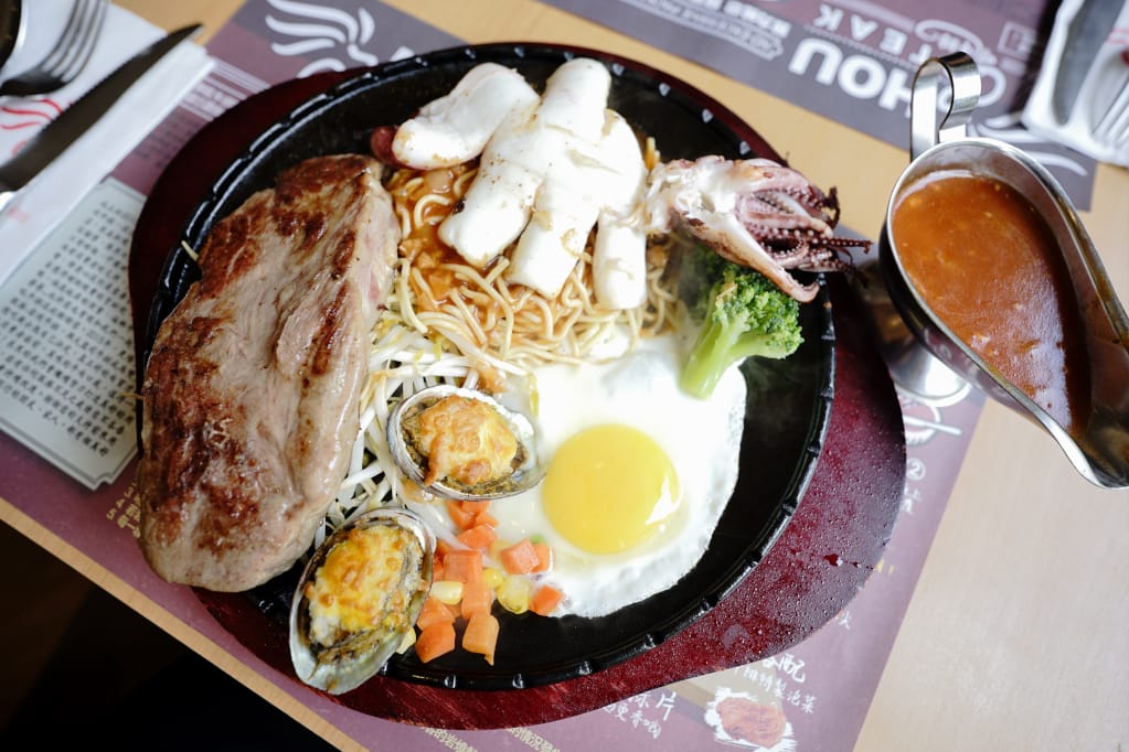 美食｜桃園中壢 吼牛排(中壢店) 爸氣海陸雙拼雙人套餐(父親節大餐)、全台唯一大胃王90盎司牛排挑戰