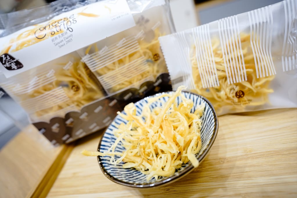 伴手禮｜原味千尋乳酪絲 16公升的牛乳只作1公斤乳酪絲 電影良伴、啤酒零嘴