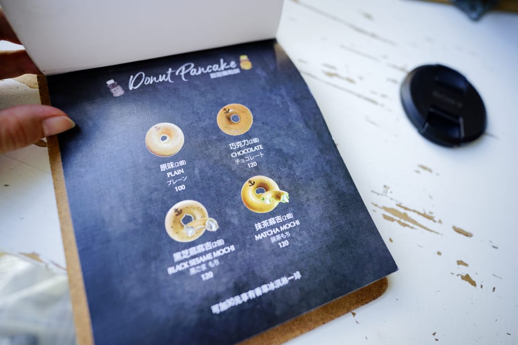 美食｜新北淡水 Ancre café 安克黑 咖啡 淡水景觀咖啡廳推薦！麻吉鬆餅超好吃~