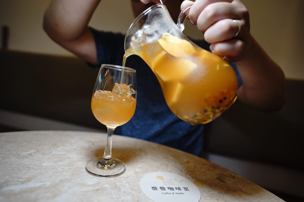 美食｜新北中和 惟惟咖啡室 水果茶、鬆餅 永安市場站咖啡廳推薦！
