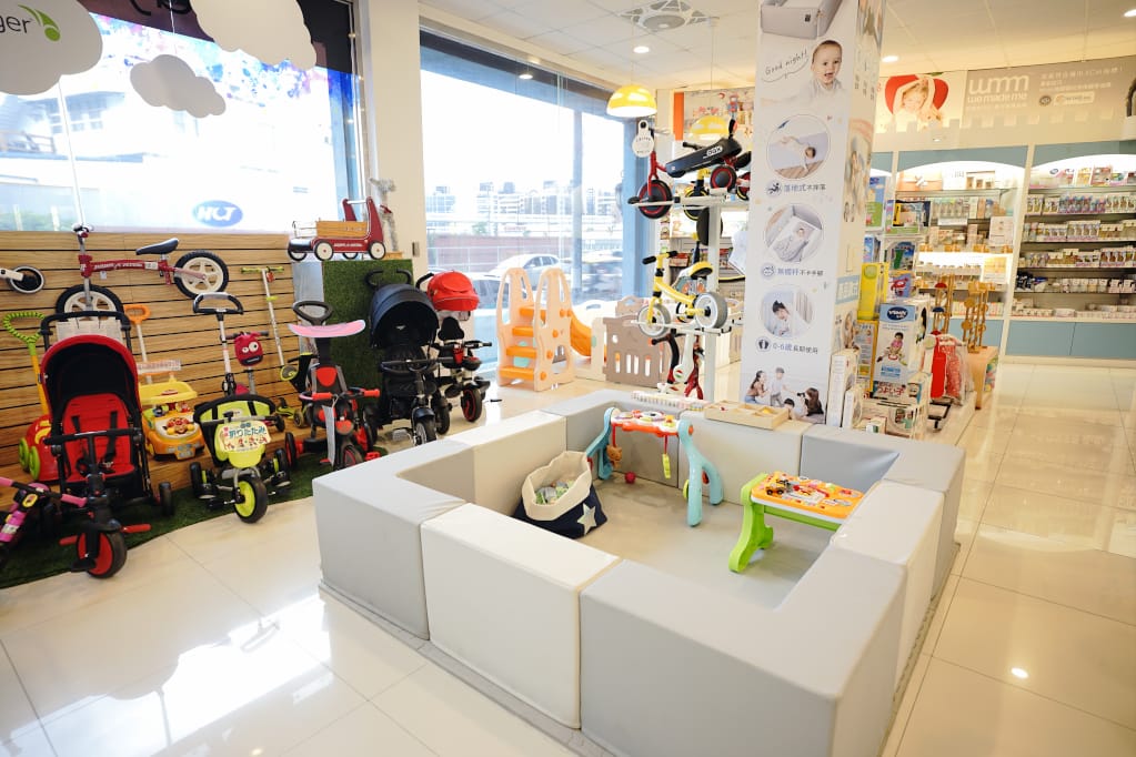 購物｜雙北最大精品婦嬰用品生活館 中和娃娃世界台北旗艦店  育兒用品購買好去處-汽座、推車、嬰兒床