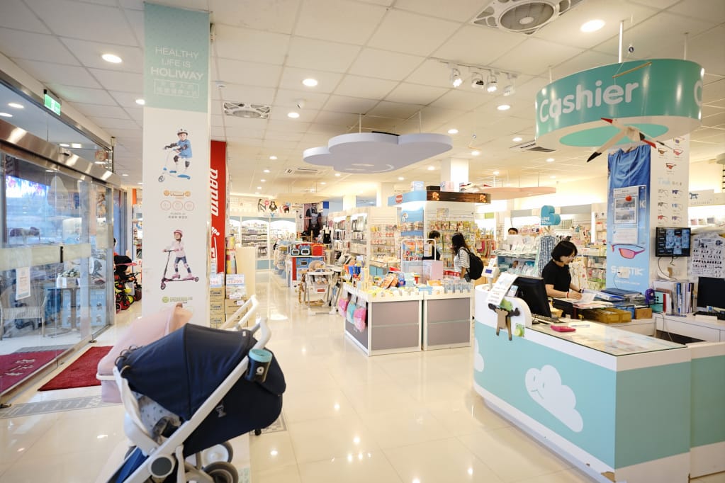 購物｜雙北最大精品婦嬰用品生活館 中和娃娃世界台北旗艦店  育兒用品購買好去處-汽座、推車、嬰兒床