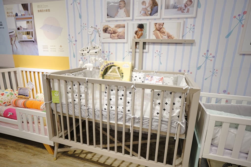 購物｜雙北最大精品婦嬰用品生活館 中和娃娃世界台北旗艦店  育兒用品購買好去處-汽座、推車、嬰兒床