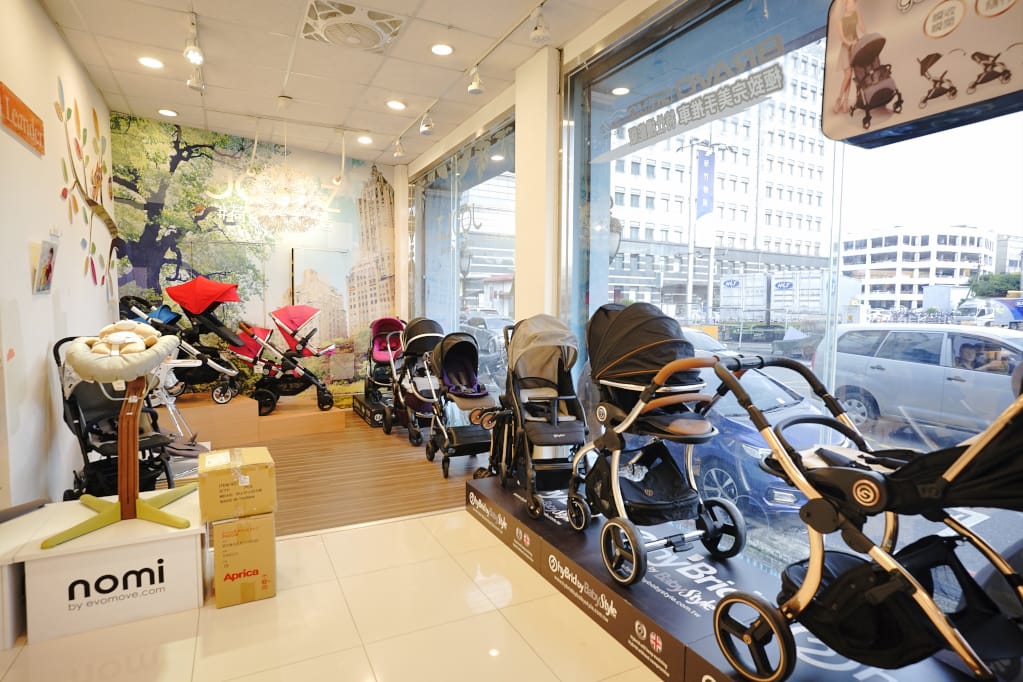 購物｜雙北最大精品婦嬰用品生活館 中和娃娃世界台北旗艦店  育兒用品購買好去處-汽座、推車、嬰兒床