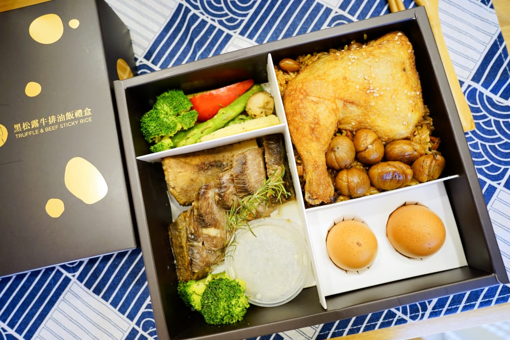 彌月|福寶寶彌月油飯 精品彌月油飯禮盒推薦!超奢華美味黑松露牛排油飯、滿月酒禮盒 - 第3張圖 彌月|福寶寶彌月油飯 精品彌月油飯禮盒推薦!超奢華美味黑松露牛排油飯、滿月酒禮盒