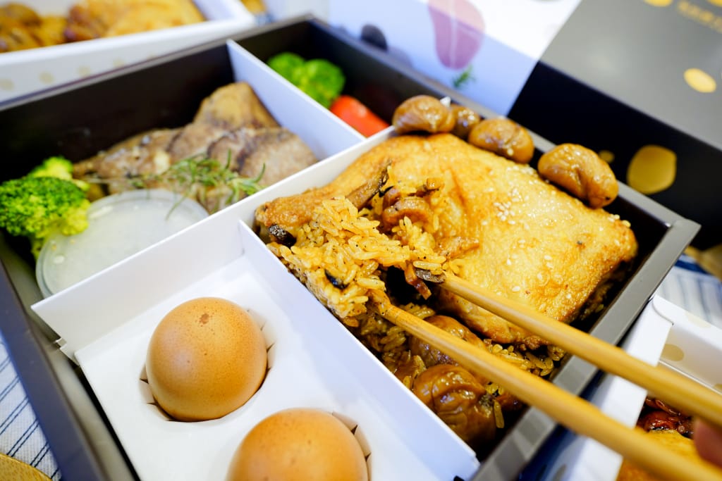 彌月|福寶寶彌月油飯 精品彌月油飯禮盒推薦!超奢華美味黑松露牛排油飯、滿月酒禮盒 - 第18張圖 彌月|福寶寶彌月油飯 精品彌月油飯禮盒推薦!超奢華美味黑松露牛排油飯、滿月酒禮盒