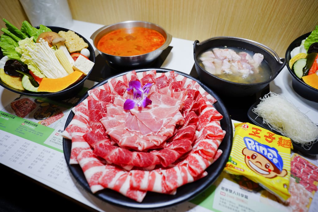 美食｜桃園 超有肉涮涮屋(南崁店) 南崁火鍋推薦！滿漢全席澎湃肉盤、天然蔬果湯底