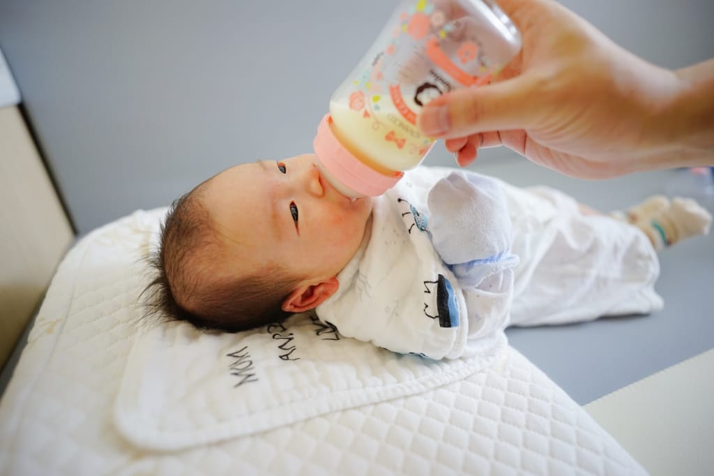 育兒好物｜GreySa格蕾莎 母嬰專用仰角枕 減緩嬰兒溢吐奶的輔助枕頭、孕期托腹枕