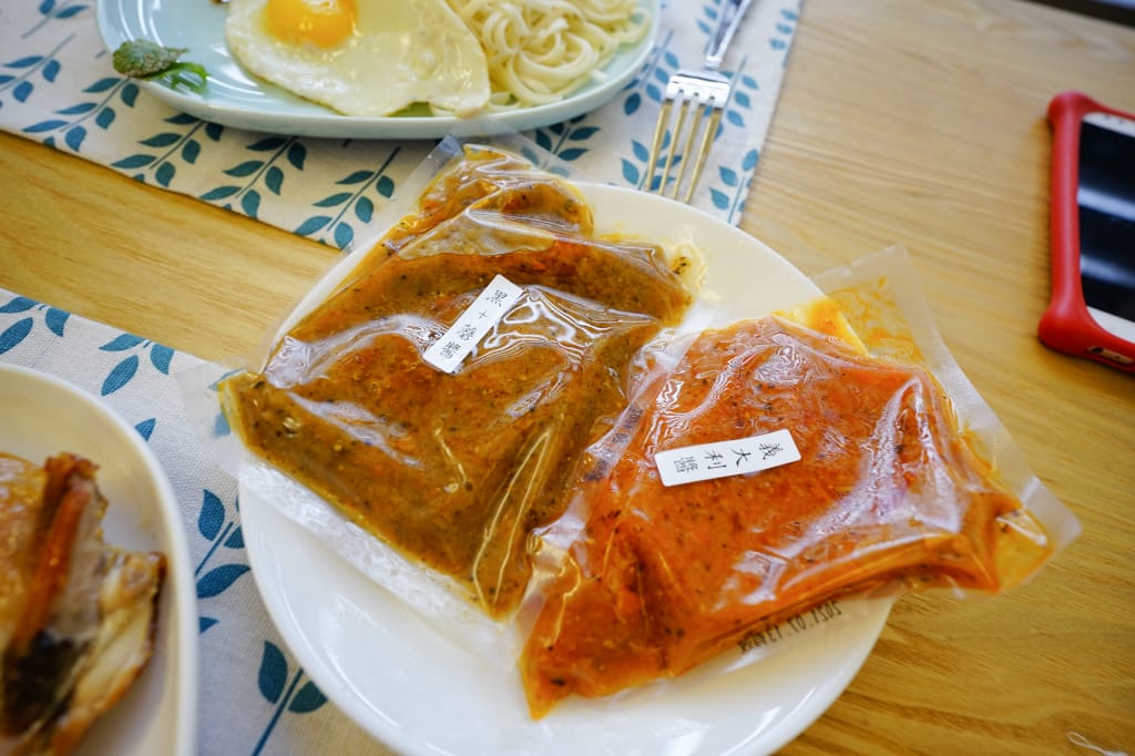料理｜凱蒂鐵板麵 懶人料理-在家也能享用西餐鐵板麵 冷凍宅配鐵板麵推薦！