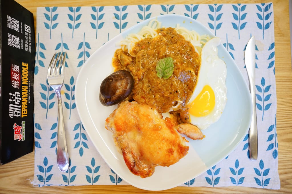 料理｜凱蒂鐵板麵 懶人料理-在家也能享用西餐鐵板麵 冷凍宅配鐵板麵推薦！