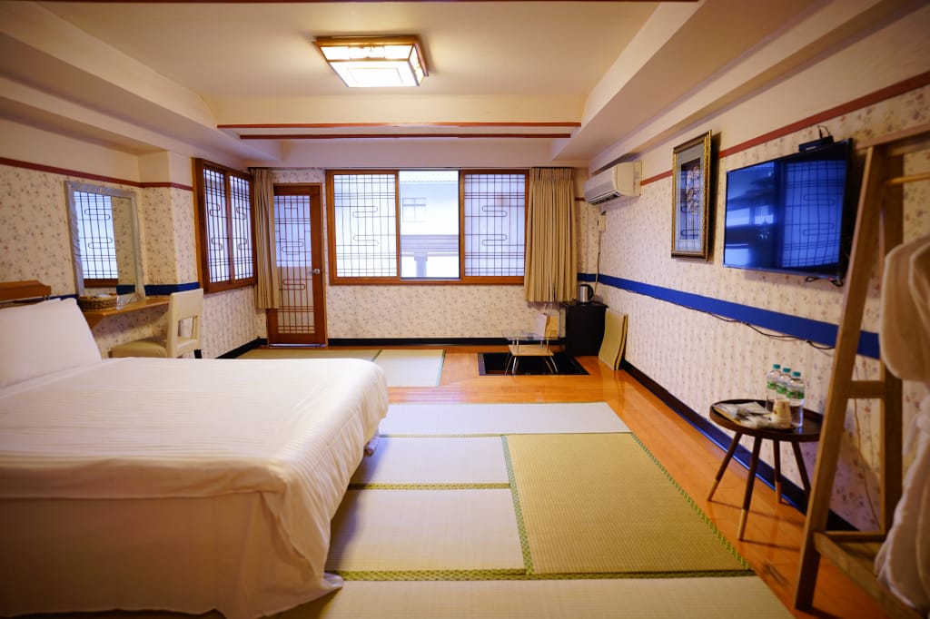 旅遊住宿｜台北北投溫泉 鳳凰閤溫泉會館 日式榻榻米露天湯屋 白硫磺美湯 平價好湯屋推薦！