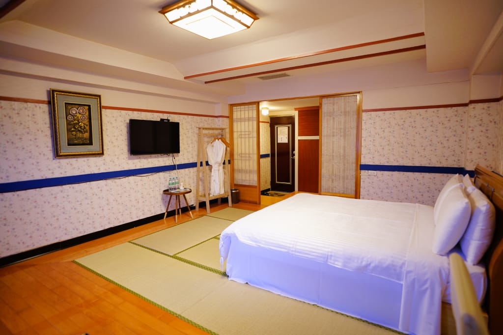 旅遊住宿｜台北北投溫泉 鳳凰閤溫泉會館 日式榻榻米露天湯屋 白硫磺美湯 平價好湯屋推薦！