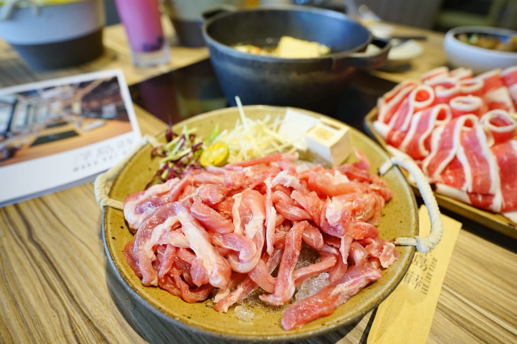 食記｜新北林口 浮島蒔鍋 Maku Hotpot 平日商業午餐優惠-火鍋肉量大升級