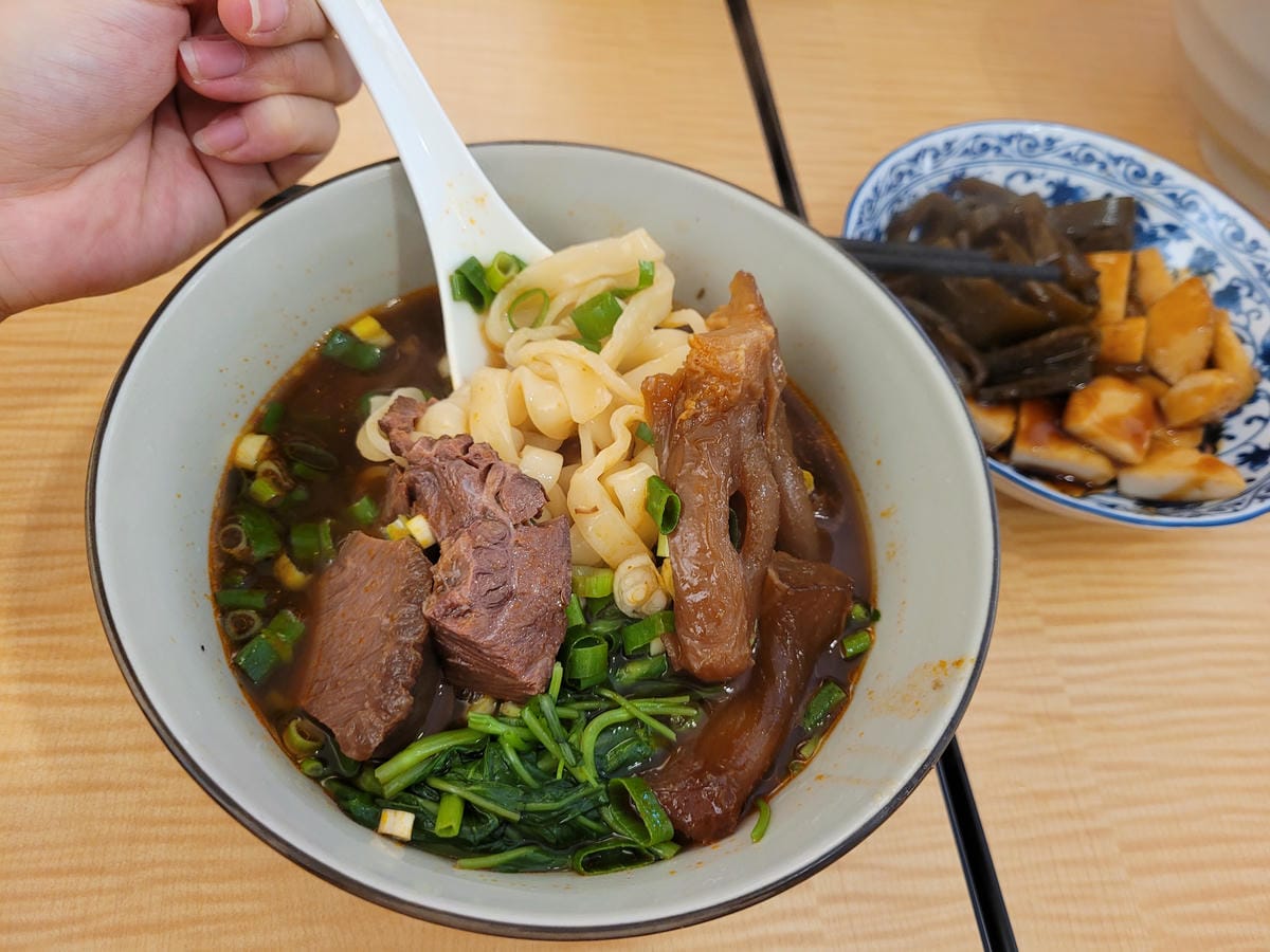 食記｜桃園龜山 大衛王牛肉麵 林口長庚美食推薦！