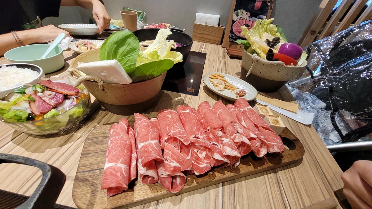 食記｜新北林口 浮島蒔鍋 Maku Hotpot 平日商業午餐優惠-火鍋肉量大升級