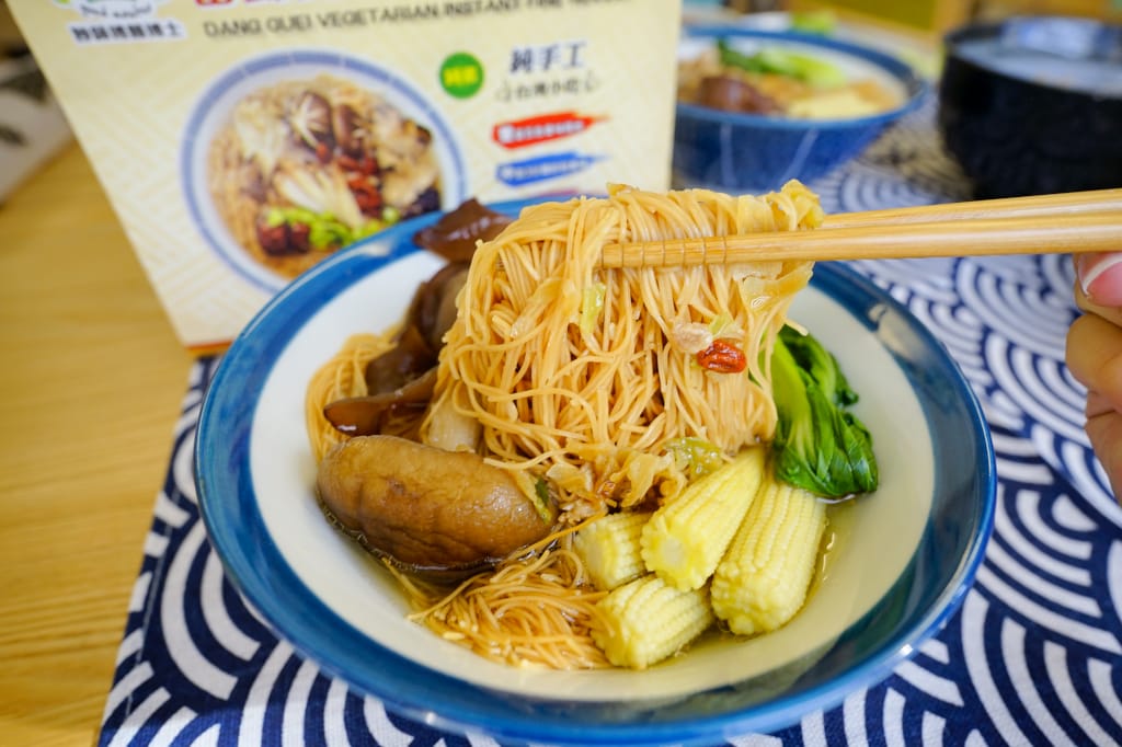 料理｜妙師傅麵博士 宅配美食雞絲麵 懶人料理泡麵推薦！