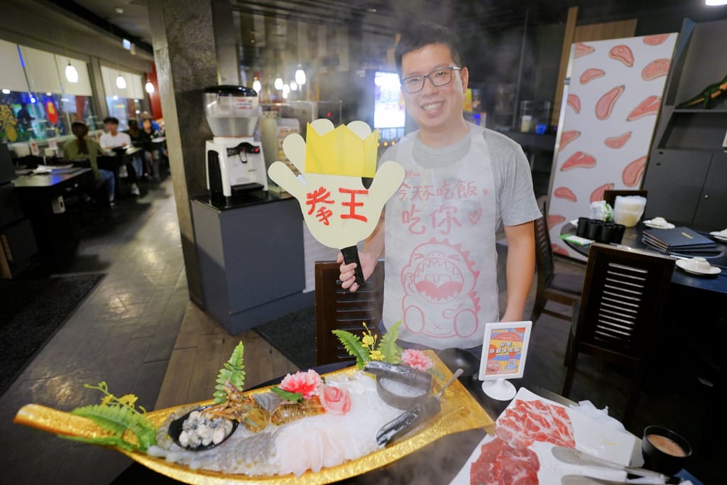食記｜新北三峽 肉多多火鍋大變身?三峽肉多多火鍋!!全新爆炒新湯頭，還有蔬菜吧與超霸氣海鮮船吃到撐!!