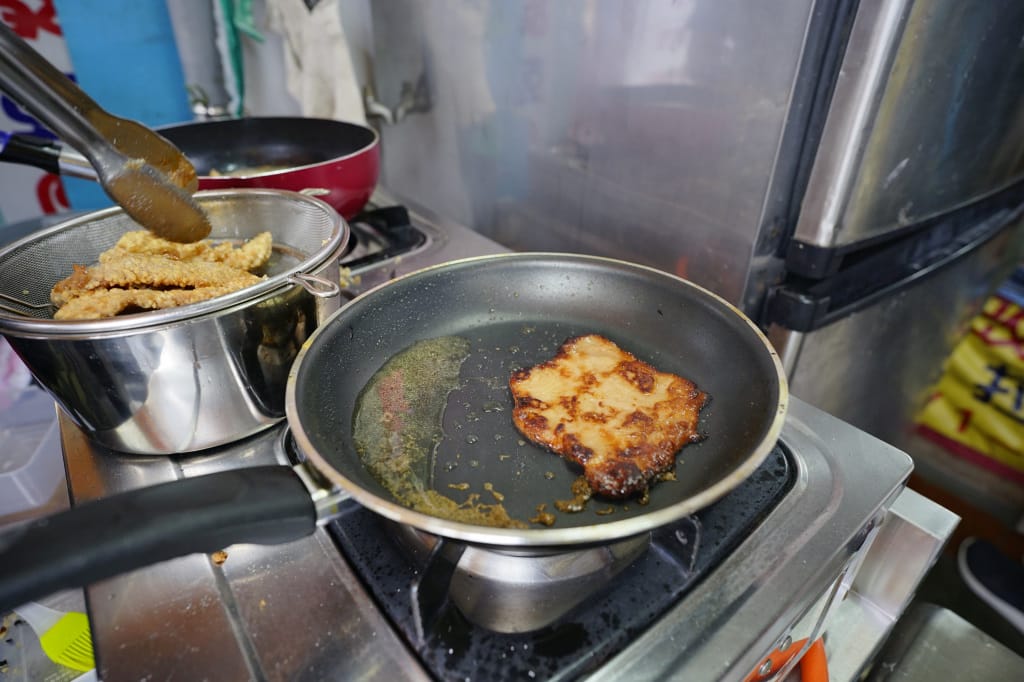 食記｜新北三峽 揪揪丸飯糰(三峽店) 創意爆餡飯糰 大推起司雞排、麻辣雞柳、打拋豬口味！
