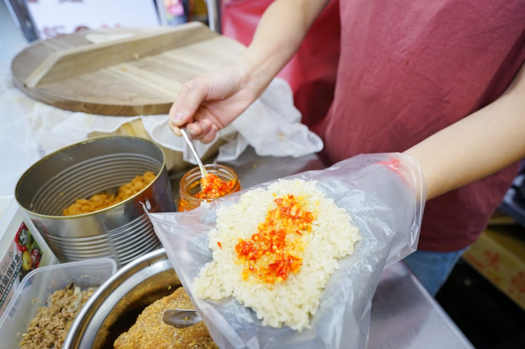 食記｜新北三峽 揪揪丸飯糰(三峽店) 創意爆餡飯糰 大推起司雞排、麻辣雞柳、打拋豬口味！