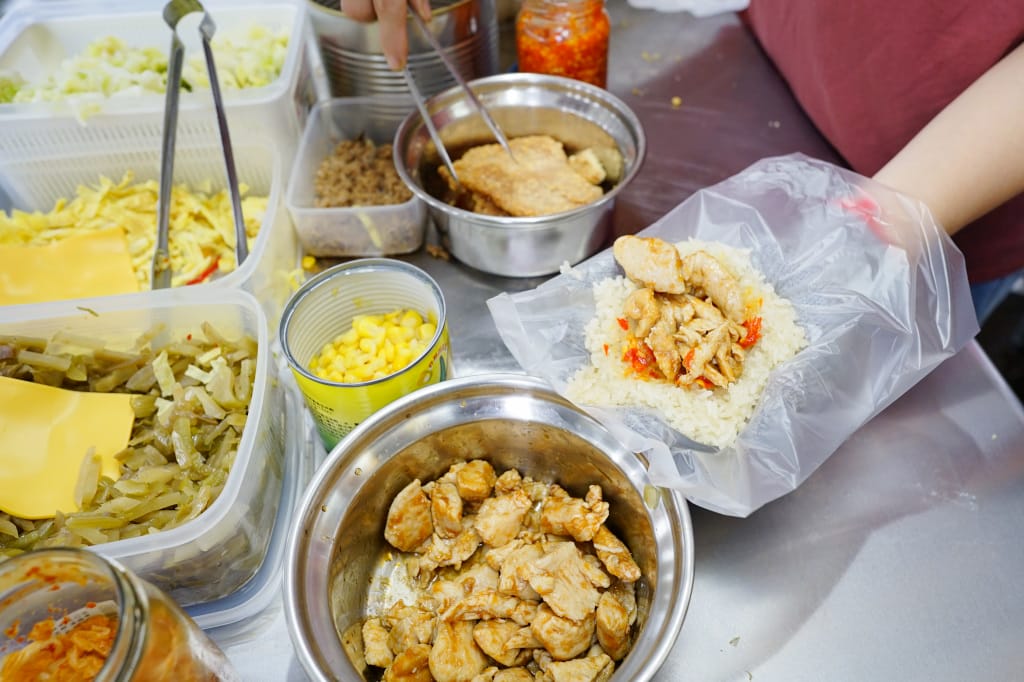 食記｜新北三峽 揪揪丸飯糰(三峽店) 創意爆餡飯糰 大推起司雞排、麻辣雞柳、打拋豬口味！