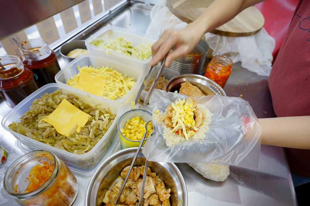 食記｜新北三峽 揪揪丸飯糰(三峽店) 創意爆餡飯糰 大推起司雞排、麻辣雞柳、打拋豬口味！