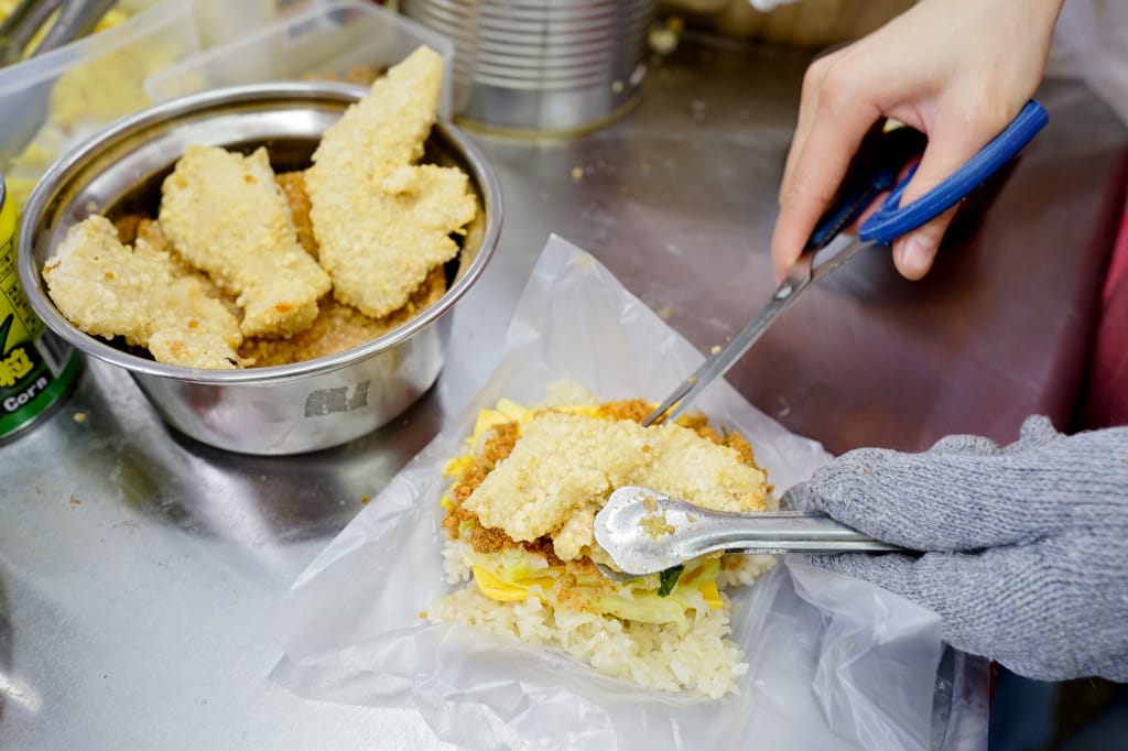 食記｜新北三峽 揪揪丸飯糰(三峽店) 創意爆餡飯糰 大推起司雞排、麻辣雞柳、打拋豬口味！