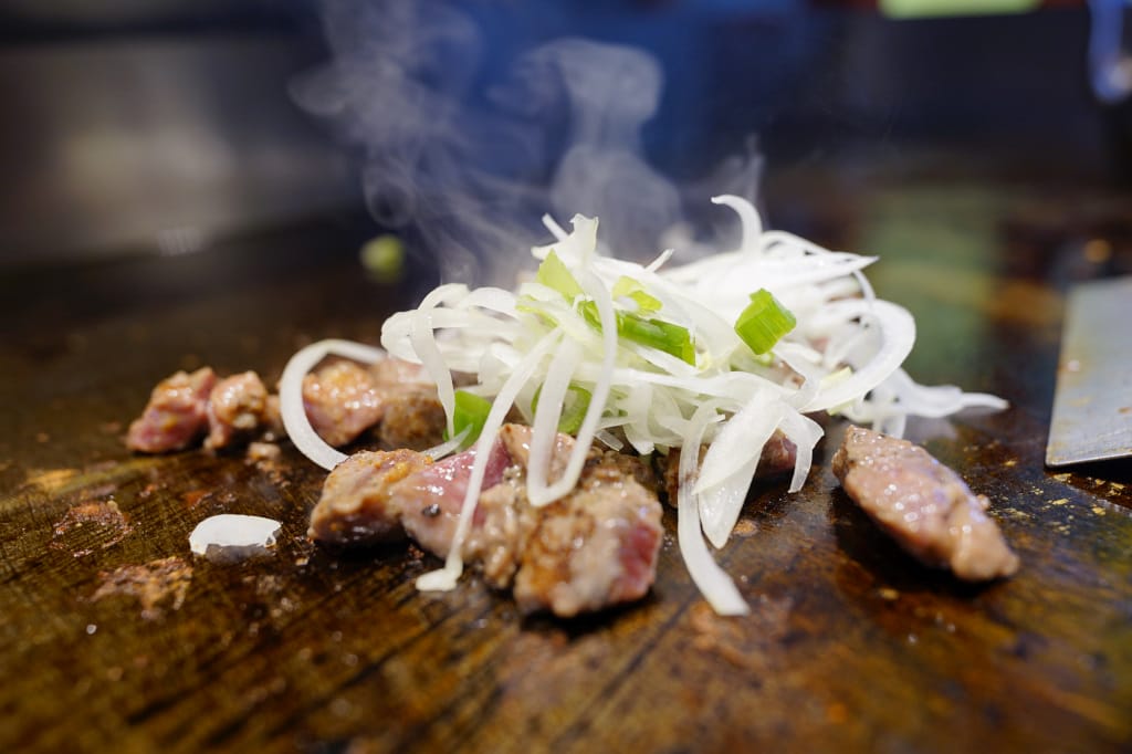 食記｜桃園中壢 彭阿星鐵板燒沙威瑪 顛覆傳統沙威瑪 推薦勁爆濃漿起司骰子牛！中壢火車站散步小吃