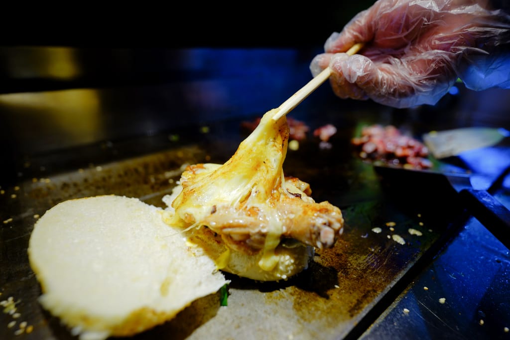 食記｜桃園中壢 彭阿星鐵板燒沙威瑪 顛覆傳統沙威瑪 推薦勁爆濃漿起司骰子牛！中壢火車站散步小吃