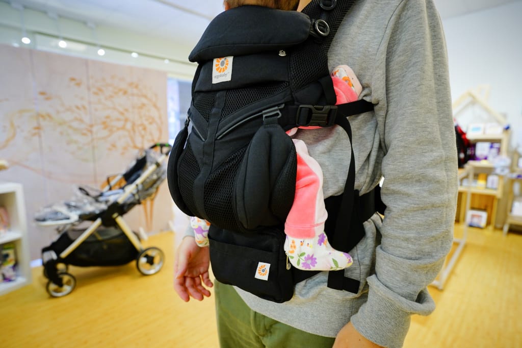 育兒分享｜新北蘆洲 神隊友背巾專門店 挑選揹巾的神隊友推薦！揹巾使用教學、品牌款式齊全皆可試揹