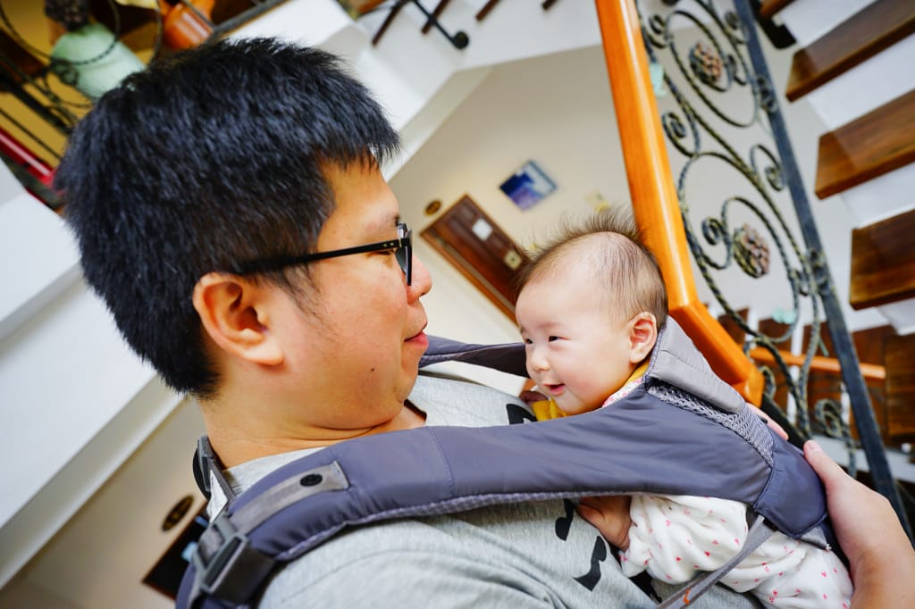 育兒用品|背巾推薦2021!韓國Hugpapa Dial-Fit PRO三合一腰凳背巾 新手媽媽必備-新生兒可使用的腰凳揹巾 - 第2張圖 育兒用品|背巾推薦2021!韓國Hugpapa Dial-Fit PRO三合一腰凳背巾 新手媽媽必備-新生兒可使用的腰凳揹巾