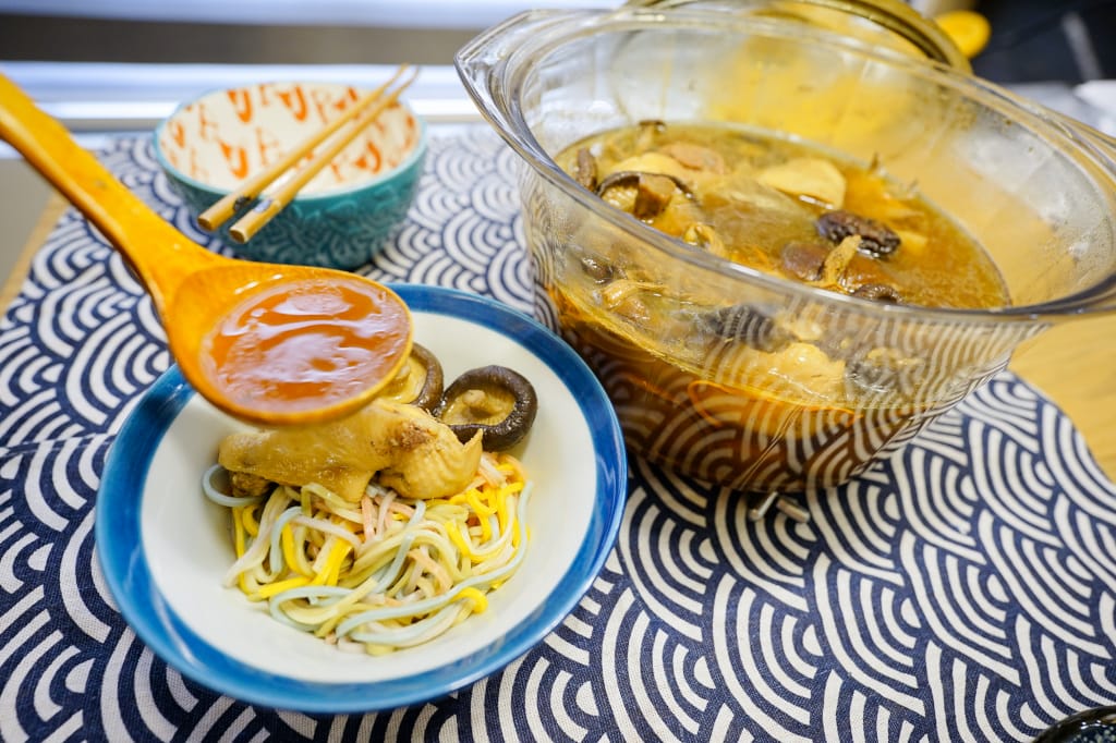料理｜家食佳食 蔬果日曬麵 咖樂彩虹麵 超療癒麵食(無鹽含鈣麵條，小朋友也可以吃喔！)