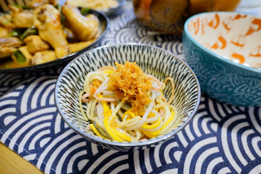 料理｜家食佳食 蔬果日曬麵 咖樂彩虹麵 超療癒麵食(無鹽含鈣麵條，小朋友也可以吃喔！)