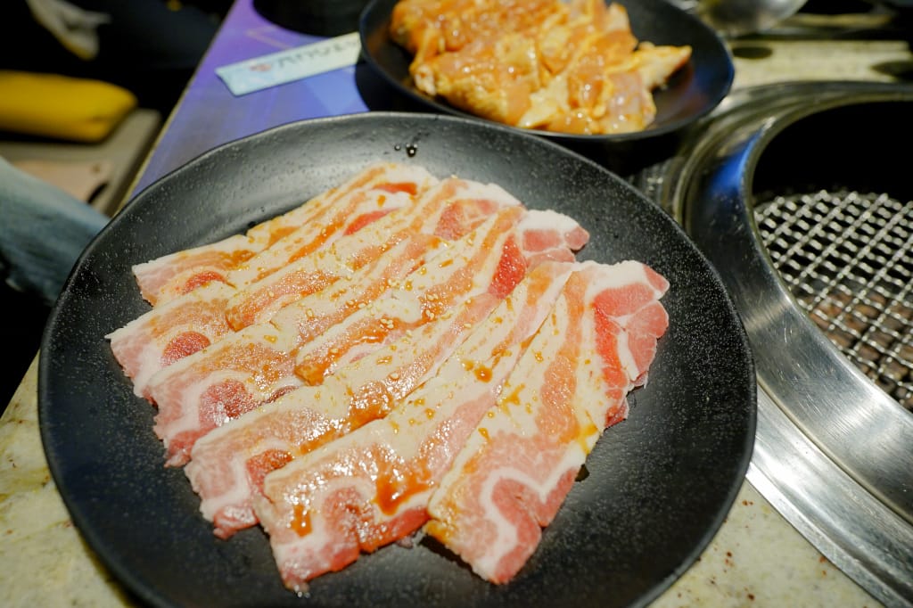 食記｜新北 Shock燒肉(土城星際店) in日月光廣場 和牛燒肉吃到飽 KTV包廂適合聚餐(生日、尾牙、節日慶祝)
