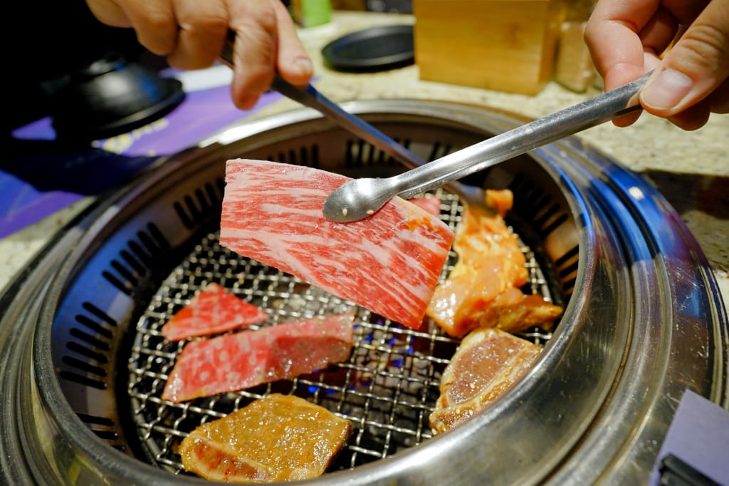 食記｜新北 Shock燒肉(土城星際店) in日月光廣場 和牛燒肉吃到飽 KTV包廂適合聚餐(生日、尾牙、節日慶祝)