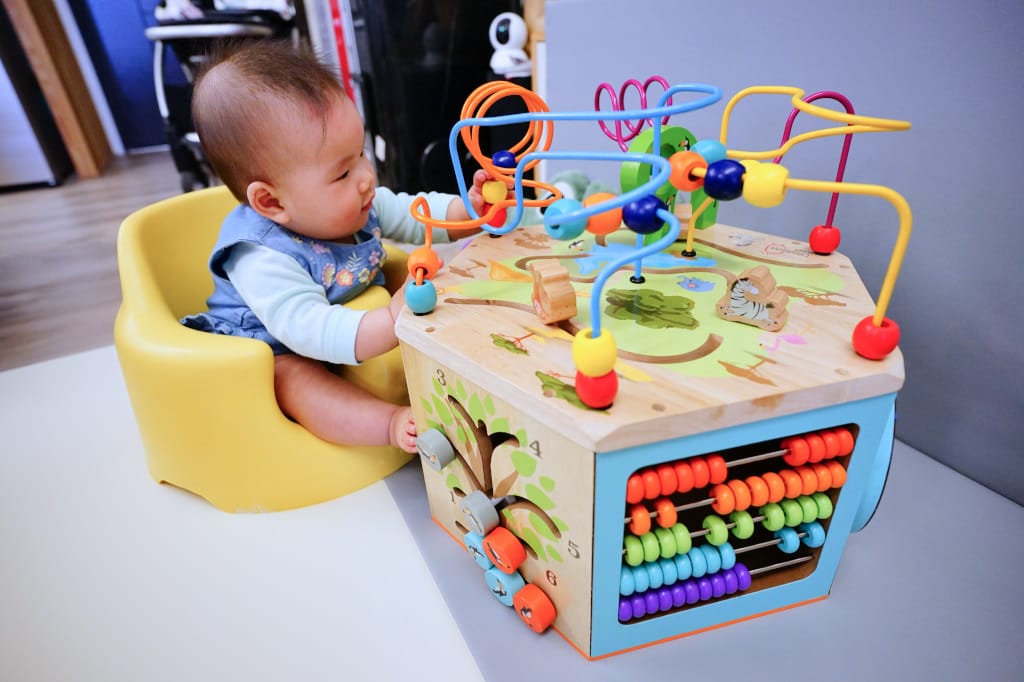 育兒分享｜Teamson-幼兒遊樂園木製七面益智繞珠玩具 幼童啟蒙玩具推薦！